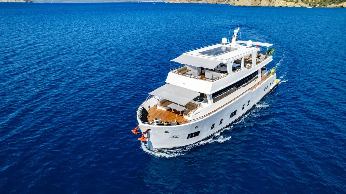 Lila Trawler Ana Görsel