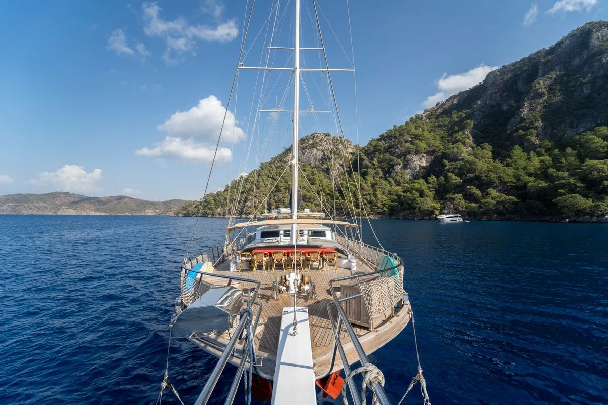 Queen Lila Gulet Küçük Görsel 2