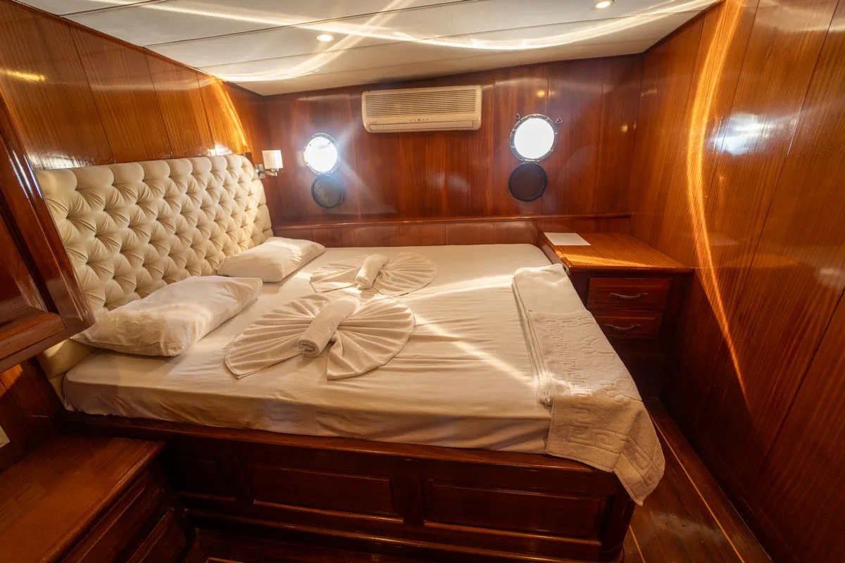 Queen Lila Gulet Küçük Görsel 24