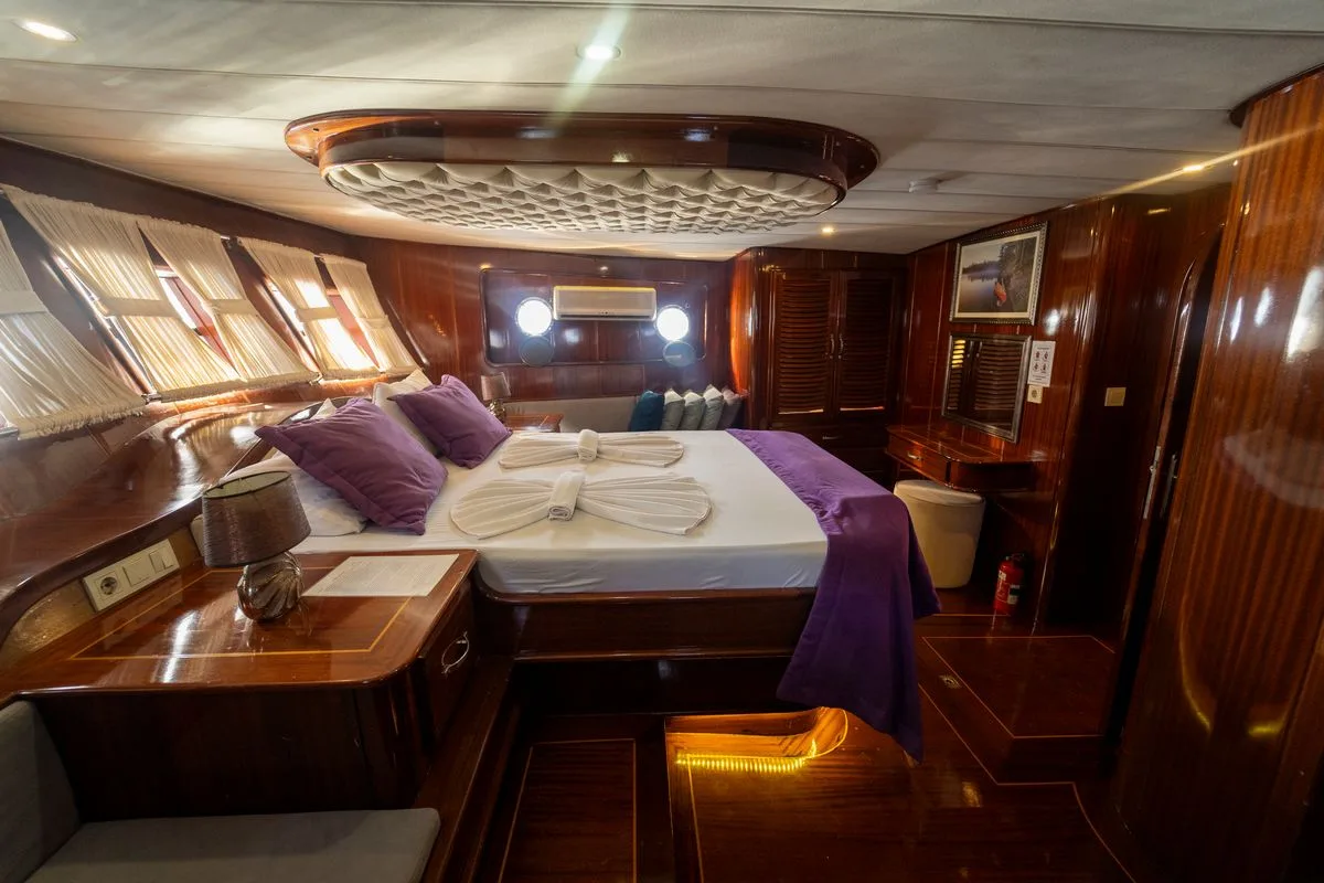 Queen Lila Gulet Küçük Görsel 29