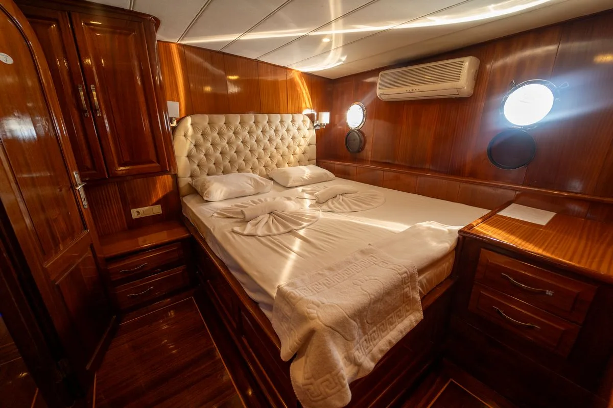 Queen Lila Gulet Küçük Görsel 26