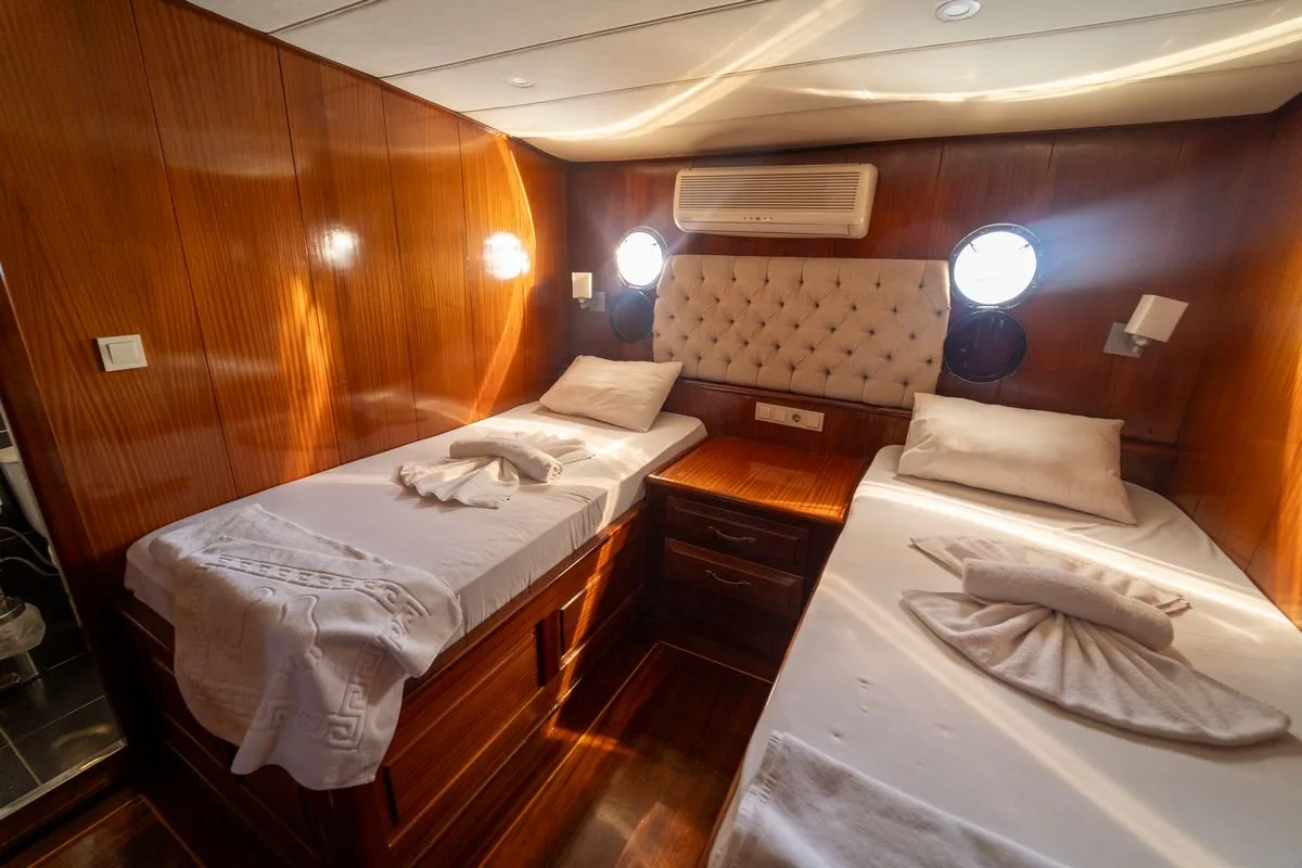 Queen Lila Gulet Küçük Görsel 23