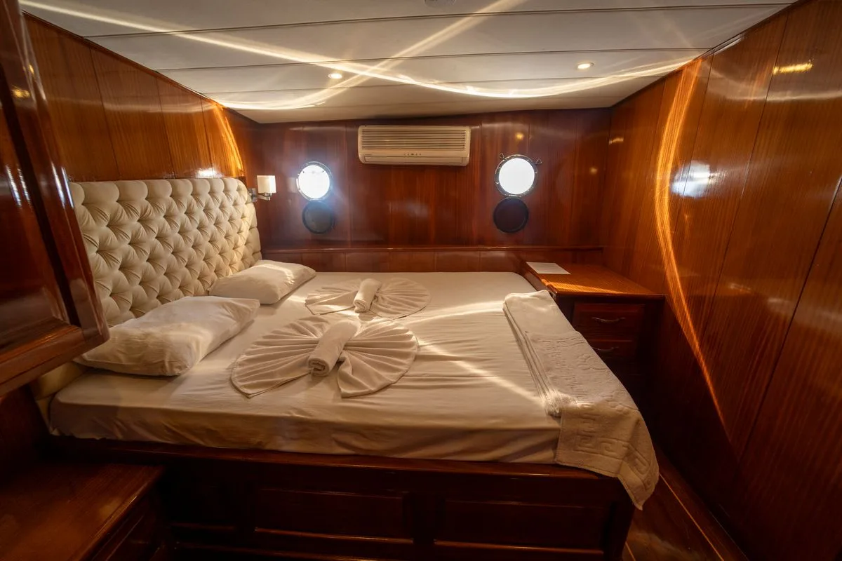 Queen Lila Gulet Küçük Görsel 25